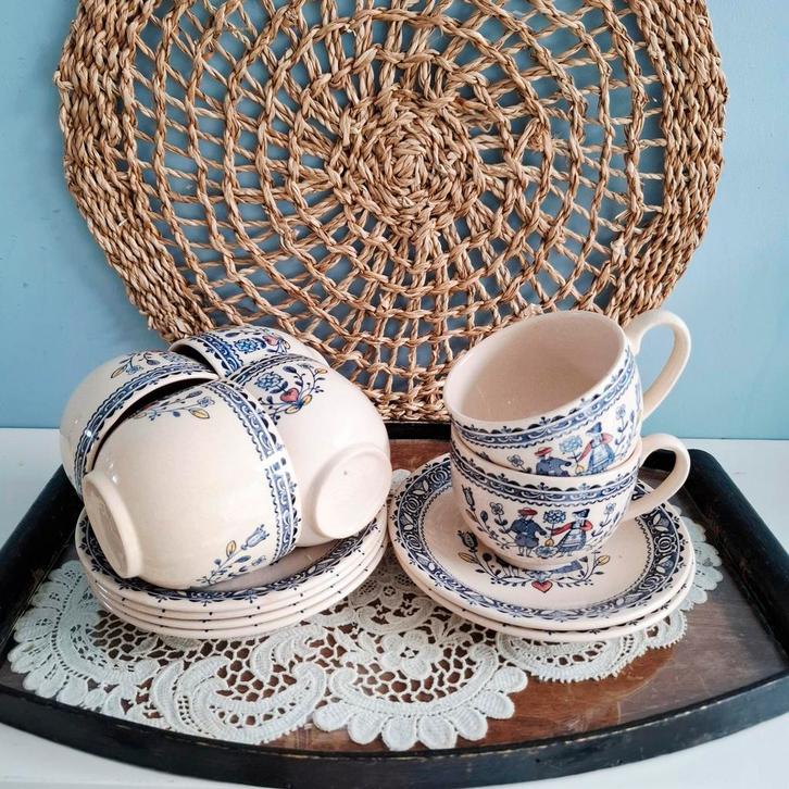 Johnson Brothers "Hearts & Flowers", 6 kop en schotels, Huis en Inrichting, Keuken | Servies, Zo goed als nieuw, Kop(pen) en/of Schotel(s)