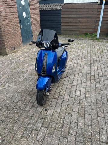 Vespa sprint 80CC akrapovic beschikbaar voor biedingen