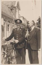 assendelft gemeentebode bode ambtenaar, Ophalen of Verzenden, 1940 tot 1960, Gebruikt, Foto