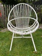 Witte rotan stoel, Huis en Inrichting, Stoelen, Ophalen, Gebruikt, Wit, Riet of Rotan