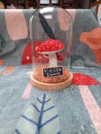 Glazen stolp met gehaakte paddenstoelen vliegenzwam nieuw, Ophalen of Verzenden, Zo goed als nieuw