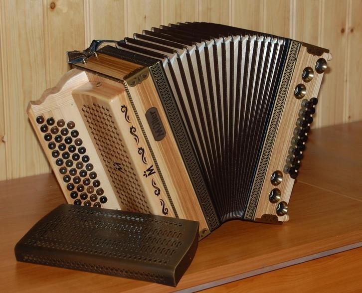 Müller Steirische harmonica, Muziek en Instrumenten, Accordeons, Zo goed als nieuw, Overige formaten, Overige merken, Met koffer