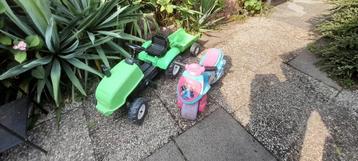 Kindertractor en loopscootertje beschikbaar voor biedingen