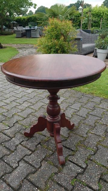 Leuke nette bijzet tafel  beschikbaar voor biedingen
