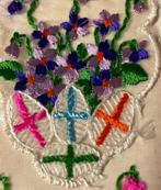 fr 1920 geborduurd envelopje bloemen eieren, Verzenden, Voor 1920, Gelopen, Overige thema's