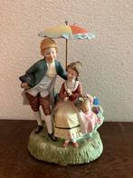 Porseleinen Beeldje Stel Onder Parasol Antiek Romantisch Taf, Antiek en Kunst, Antiek | Porselein, Ophalen of Verzenden