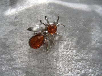   Mooi Fijn Klein Zilveren Broche met Barnstenen - Insekt  beschikbaar voor biedingen