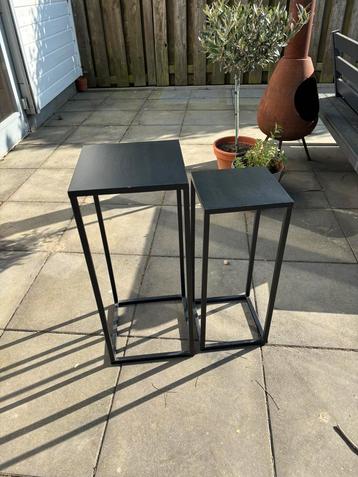 Plantentafel set zwart metaal beschikbaar voor biedingen