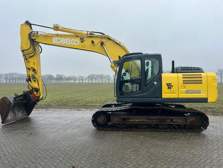 Kobelco SK210NLC-10, Zakelijke goederen, Machines en Bouw | Kranen en Graafmachines, Graafmachine, Ophalen