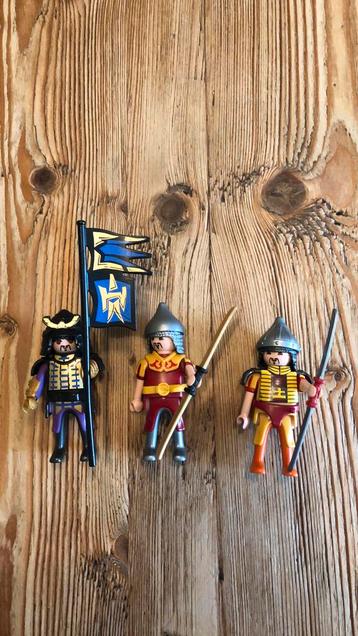 Drie oosterse playmobil ridders beschikbaar voor biedingen