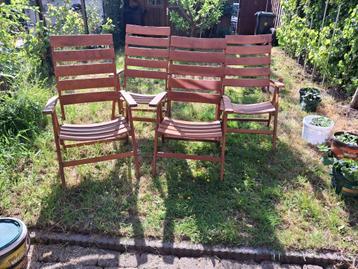 4 tuinstoelen, massief hout. een opknappertje beschikbaar voor biedingen