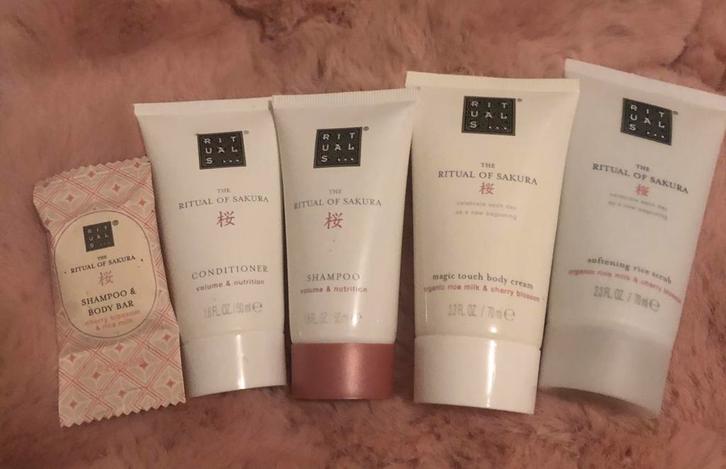 Rituals Sakura cadeau set #3, Sieraden, Tassen en Uiterlijk, Uiterlijk | Lichaamsverzorging, Nieuw, Bad & Douche, Ophalen