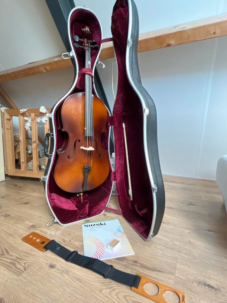 Suzuki 1/4 Cello met Koffer en Accessoires, Muziek en Instrumenten, Strijkinstrumenten | Cello's, Gebruikt, 1/4-cello, Met koffer