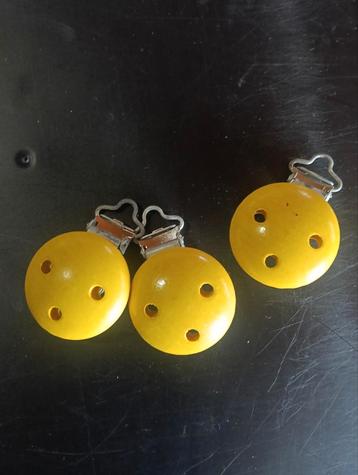 Gele fopspeen clips, 17 stuks beschikbaar voor biedingen
