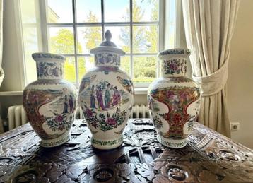 SET van 3 DECORATIEVE, CHINESE KASTSTUKKEN - beschikbaar voor biedingen
