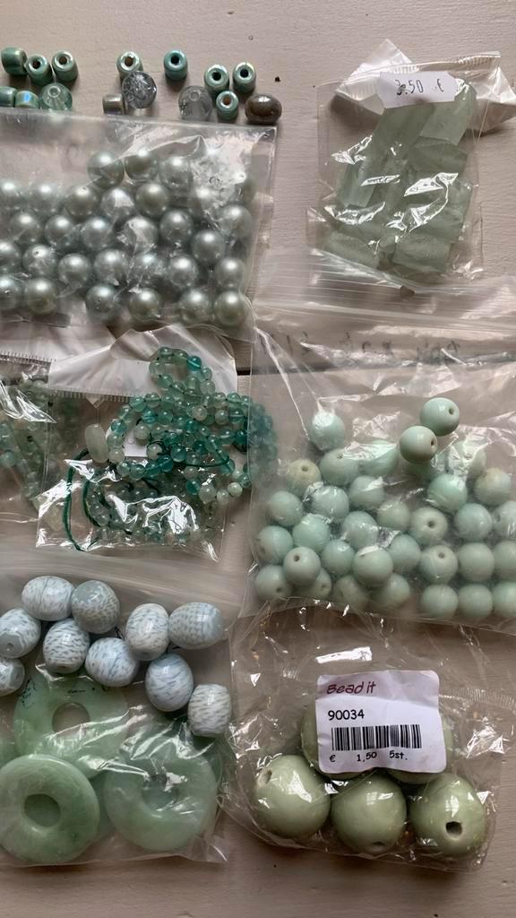 Grote partij kralen - Diverse soorten en kleuren, Hobby en Vrije tijd, Kralen en Sieraden maken, Gebruikt, Kraal, Ophalen