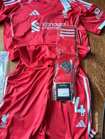 Liverpool setje (nieuw) beschikbaar voor biedingen
