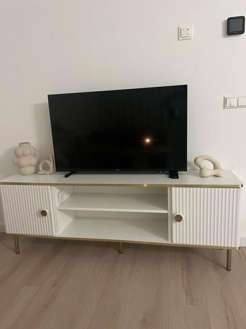 Tv meubel zo goed als nieuw beschikbaar voor biedingen