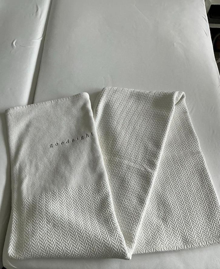 Aquanova , Nieuwe Witte sprei, Huis en Inrichting, Slaapkamer | Beddengoed, Nieuw, Overige typen, Tweepersoons, Wit, Ophalen of Verzenden