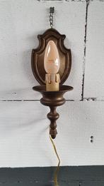 Antieke wandlamp, houten schild, brons houder, kaars. 7A9, Huis en Inrichting, Lampen | Wandlampen, Gebruikt, Ophalen of Verzenden