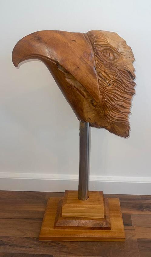 Zeer uniek adelaarshoofd van teak-hout op standaard, Antiek en Kunst, Kunst | Beelden en Houtsnijwerken, Ophalen of Verzenden