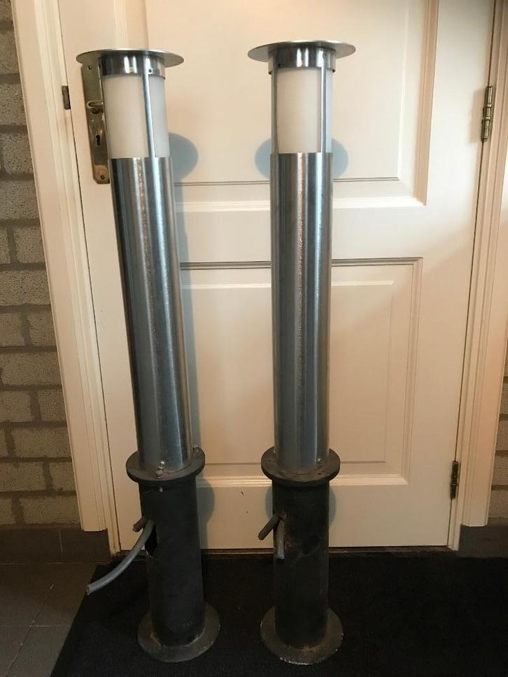 Te koop 2 staande buitenlampen voor in de grond., Tuin en Terras, Buitenverlichting, Zo goed als nieuw, Staande lamp, Rvs, 50 tot 250 watt