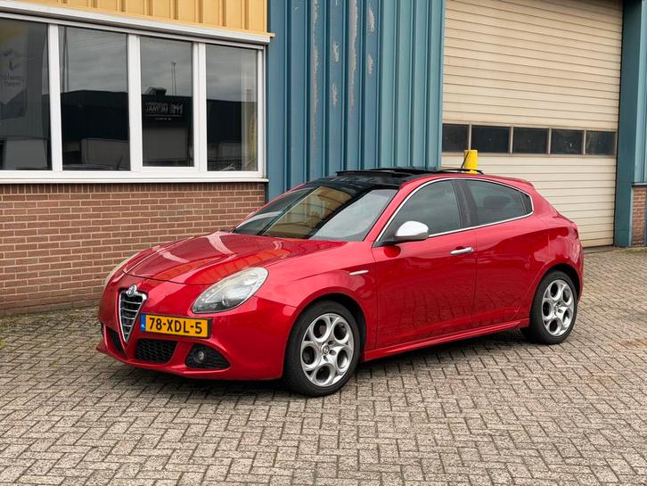 Alfa Romeo Giulietta 1.4 T Distinctive Open Dak Cruise Clima, Auto's, Alfa Romeo, Bedrijf, Giulietta, ABS, Airbags, Airconditioning