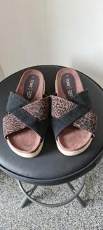 Nieuwe suede slippers  van Toms  valt als maat 37, Nieuw, Slippers, Ophalen of Verzenden, Bruin