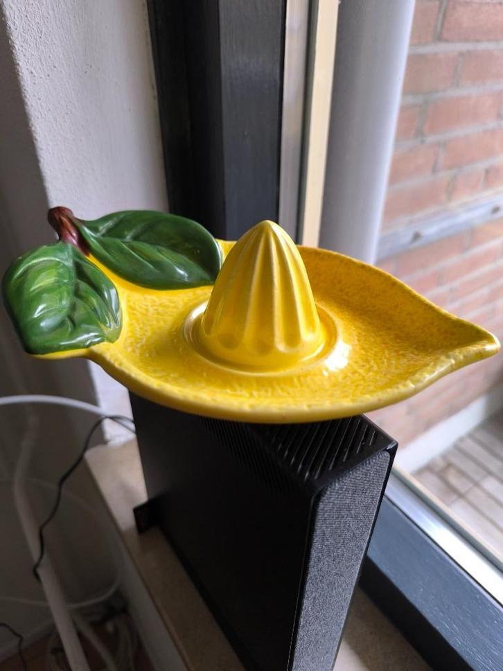 Handgemaakt keramieken citrus persje – Made in Portugal, Antiek en Kunst, Antiek | Keramiek en Aardewerk, Ophalen of Verzenden