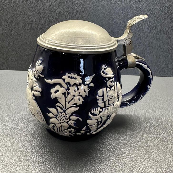 Typisch Duitse bierpul van keramiek met tinnen deksel, Antiek en Kunst, Antiek | Keramiek en Aardewerk, Ophalen