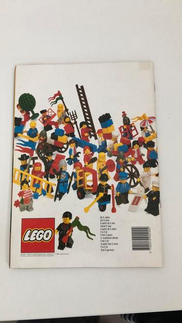 Lego bouw en speelboek nr. 200 beschikbaar voor biedingen