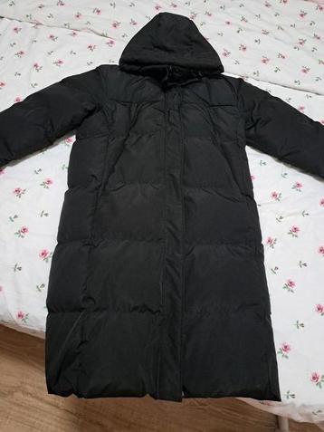 Weinig gedragen, maat S. beschikbaar voor biedingen