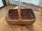 Rotan vintage / retro mand (lectuur bak), Hobby en Vrije tijd, Picknickmanden, Ophalen, Zo goed als nieuw