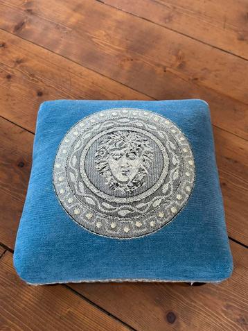 Medusa Poef Voetenbank  beschikbaar voor biedingen