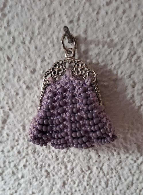 Leuk handgemaakt hangertje in de vorm van een beursje., Sieraden, Tassen en Uiterlijk, Kettinghangers, Zo goed als nieuw, Overige materialen