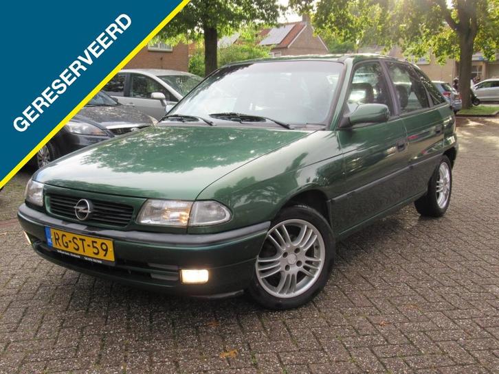 Opel Astra 1.6i NW Distributieset+schokdempers+banden Klassi, Auto's, Opel, Bedrijf, Astra, Airbags, Centrale vergrendeling, Elektrische buitenspiegels