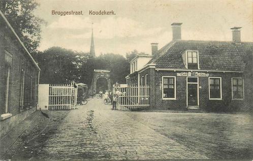 (701-256-015) Koudekerk Bruggestraat, Verzamelen, Ansichtkaarten | Nederland, Zuid-Holland, Verzenden