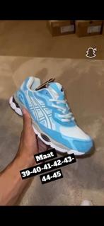 Gloednieuwe Asics sneakers!, Blauw, Nieuw, Ophalen of Verzenden, Sneakers of Gympen