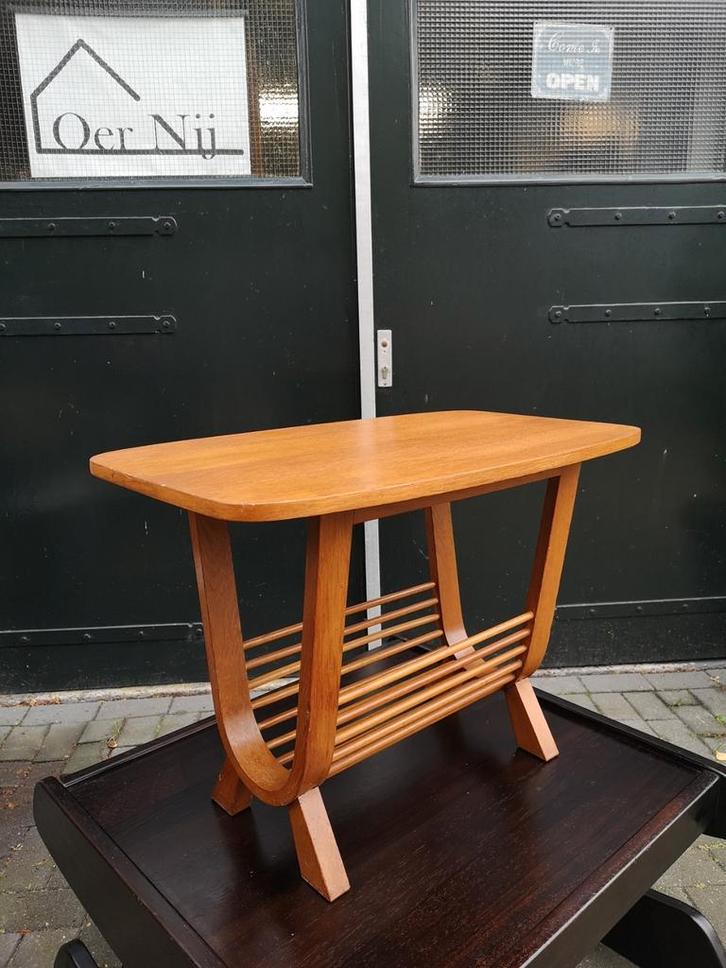 Vintage bijzettafel, lectuurtafeltje, mid century, Huis en Inrichting, Tafels | Bijzettafels, Zo goed als nieuw, Rond, 45 tot 60 cm