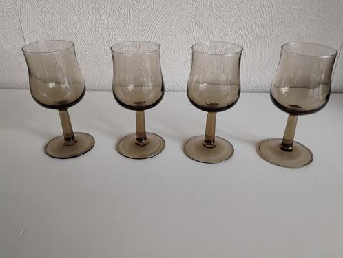 4 fume wijnglazen,rookglas uit de jaren 70 in goede staat, Verzamelen, Retro, Huis en Inrichting, Ophalen of Verzenden