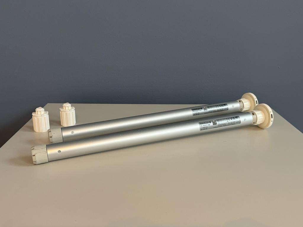 Luxaflex powerview rolgordijn motor 2x, Huis en Inrichting, Stoffering | Gordijnen en Lamellen, Ophalen of Verzenden, Zo goed als nieuw