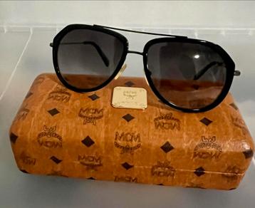 MCM Zwarte Zonnebril met Leer MCM Etui (Unisex) beschikbaar voor biedingen