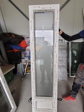 Kunstof Kozijn met Glas 490x2006 beschikbaar voor biedingen