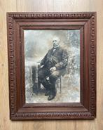 Antieke fotolijst met foto man op stoel, Ophalen
