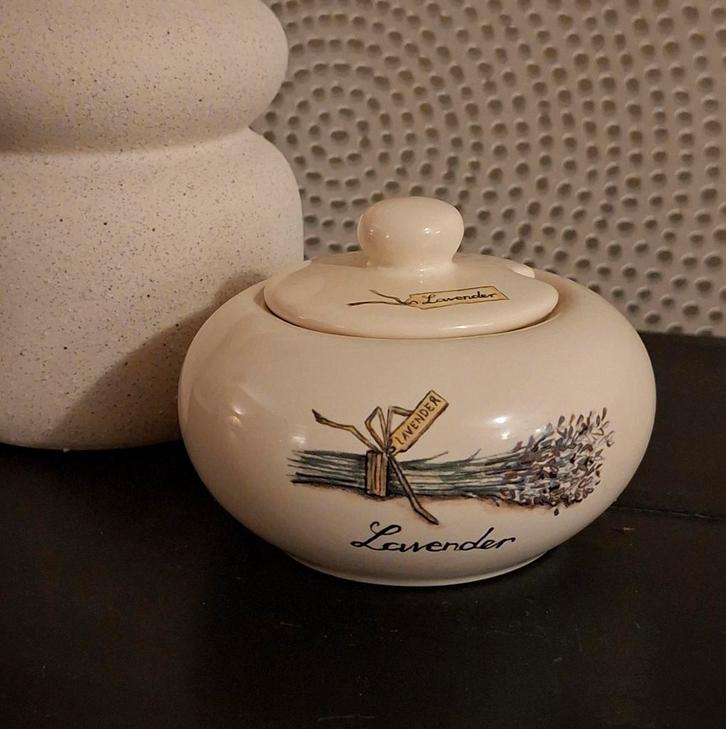 JET Lavender suikerpotje - Lavendel - Servies, Huis en Inrichting, Woonaccessoires | Stolpen, Zo goed als nieuw, Ophalen of Verzenden