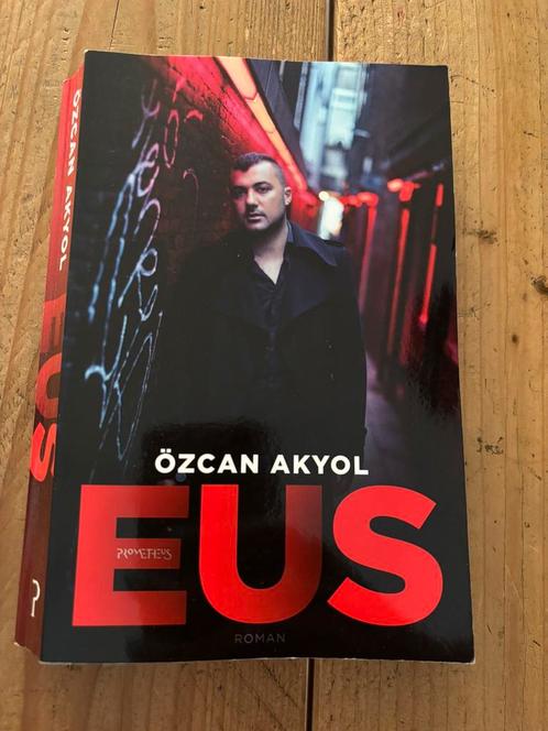Özcan Akyol - Eus, Boeken, Literatuur, Gelezen, Nederland, Ophalen of Verzenden