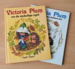 2 boekjes Victoria Plum - Angela Rippon - 1981, Ophalen of Verzenden, Gelezen, Fictie algemeen