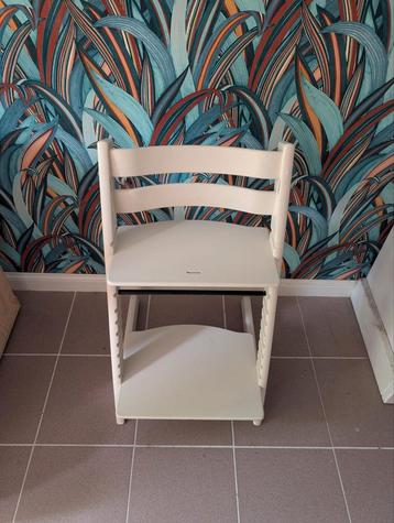 Witte Tripp Trapp kinderstoel  beschikbaar voor biedingen