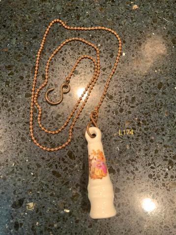 Elegant Fragonard-Style-Love Story-Cistern Pull ,Brass Chain beschikbaar voor biedingen