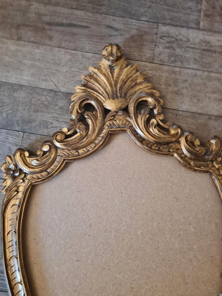 Zeer oude houten lijst met kuif, Huis en Inrichting, Woonaccessoires | Lijsten, Zo goed als nieuw, 75 cm of meer, 50 tot 75 cm